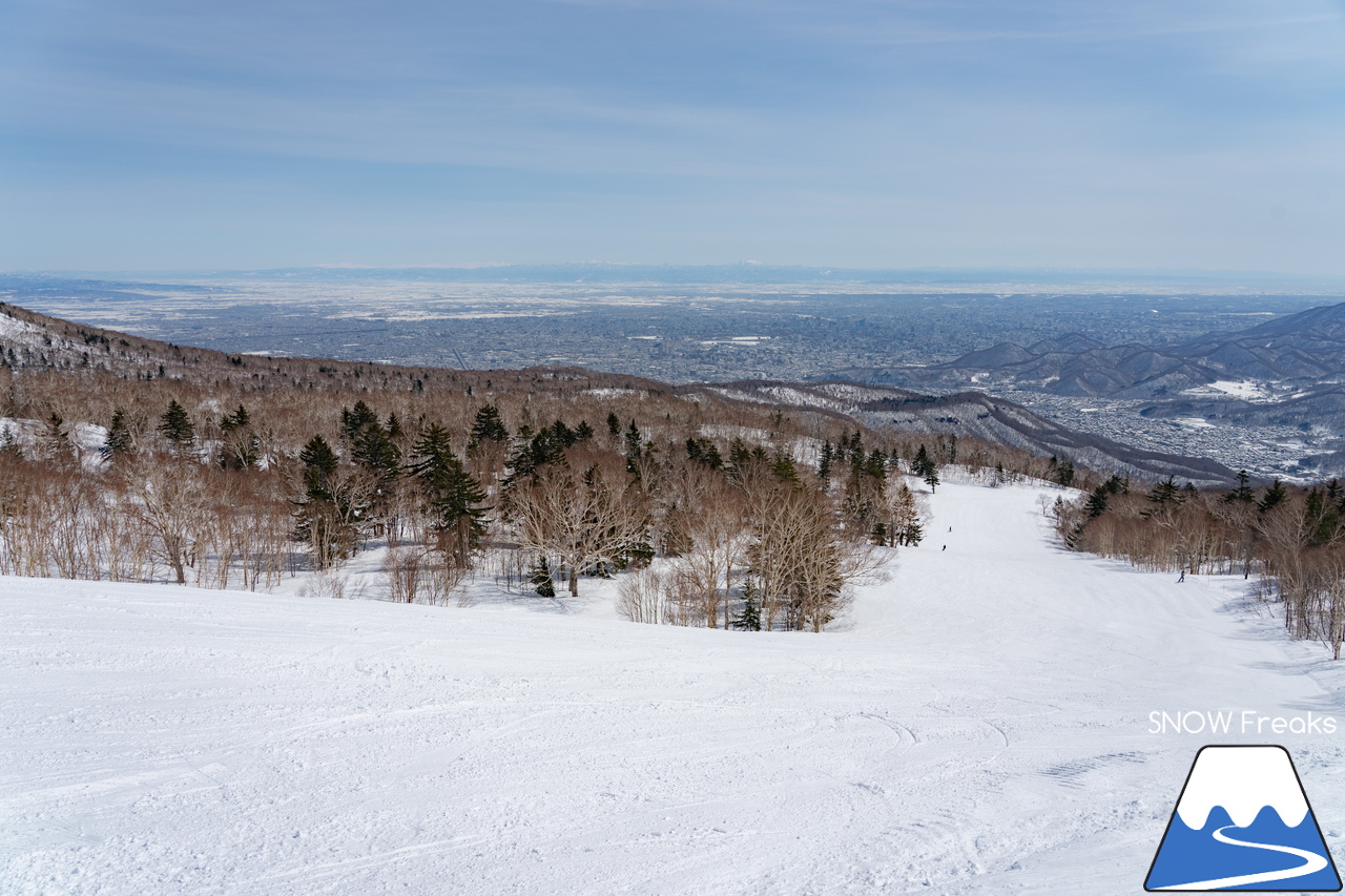 サッポロテイネ｜オリンピアゾーンは、3月31日で営業終了のはずですが…。まだまだ積雪たっぷりのゲレンデ。コンディション良好です！